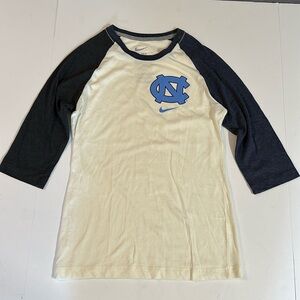 North Carolina Tar Heels Nike Softball Shirt size Medium slim fit
